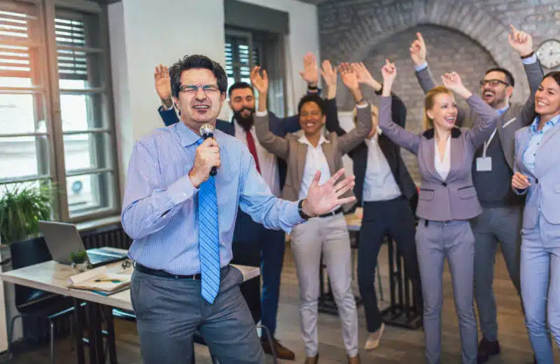 Et si vous organisiez un team building à base de karaoké ?