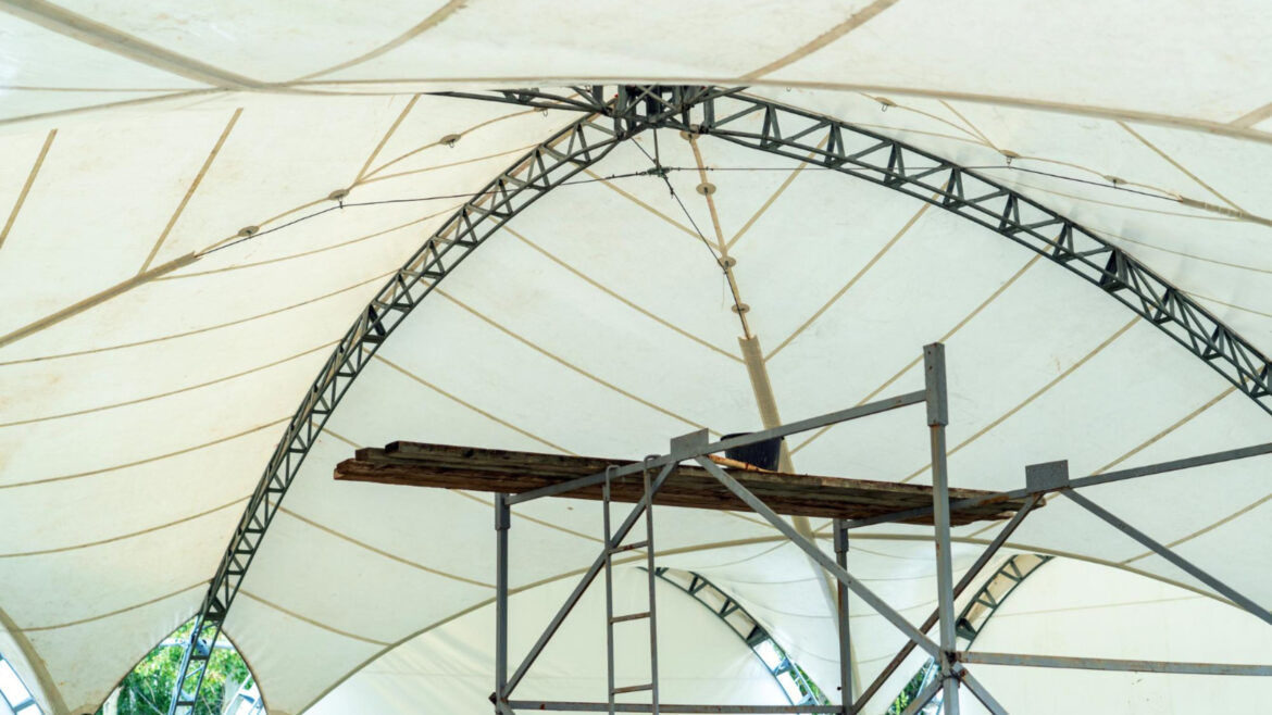 Agencez votre espace selon votre besoin : découvrez les avantages du chapiteau bipente