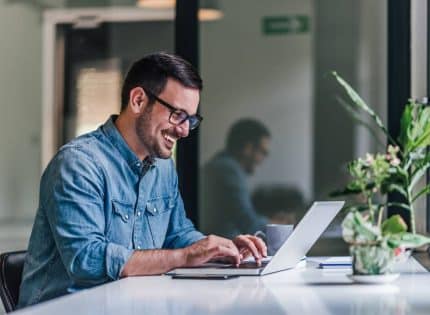 Comment adapter rapidement son lieu de travail en déplacement ?
