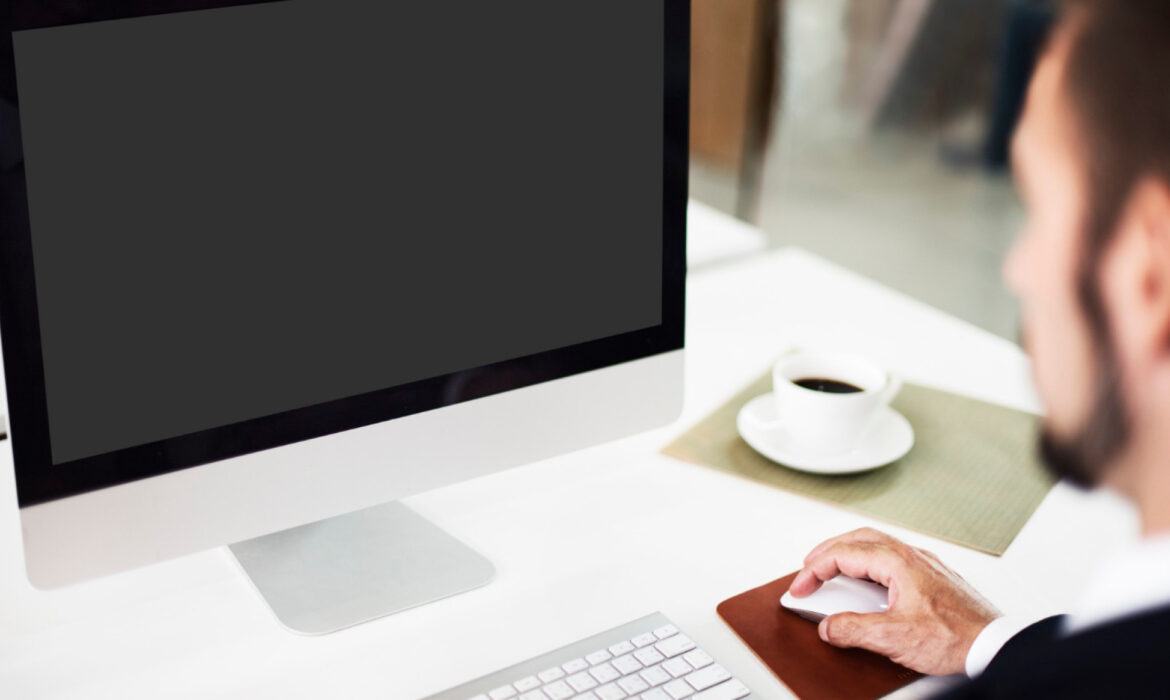 Écran de bureau : quelle taille choisir selon l’usage professionnel ? Conseils pour les entrepreneurs