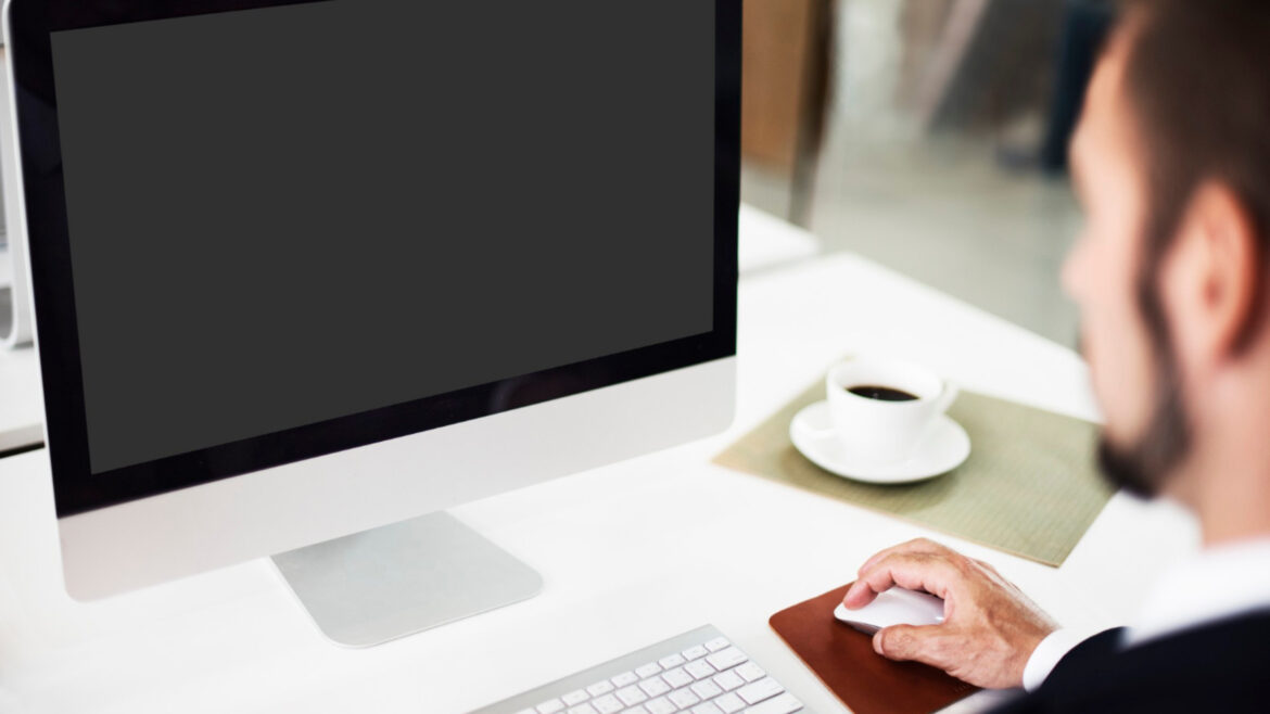 Écran de bureau : quelle taille choisir selon l’usage professionnel ? Conseils pour les entrepreneurs