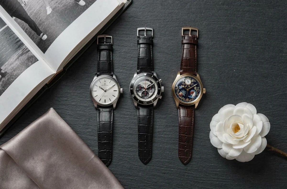 Flatlay éditorial de montres de luxe représentant différentes maisons et univers stylistiques du groupe Richemont