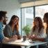 Groupe de professionnels dans un bureau moderne en discussion