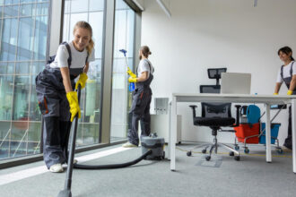 Nettoyage à Nantes : les avantages d’une entreprise spécialisée pour vos locaux professionnels