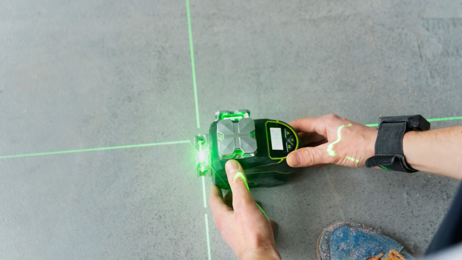 Niveau laser intérieur : un outil indispensable pour des mesures précises dans chaque pièce