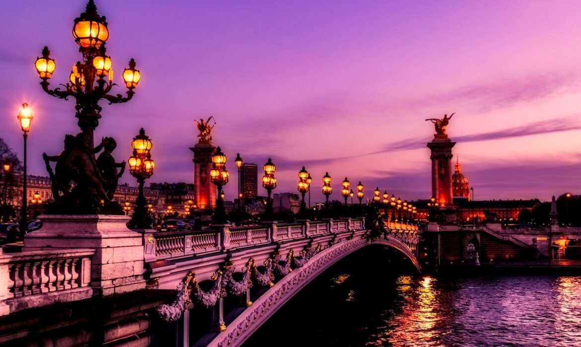 Balade touristique ou visite guidée à Paris ?