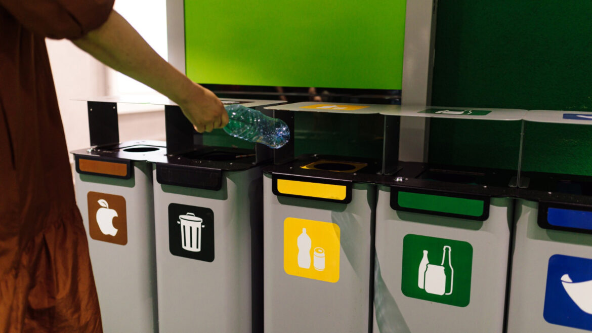 Poubelle de recyclage en entreprise : adoptez des bonnes habitudes pour un impact durable !